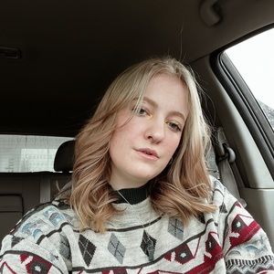 Meet your Posher, Caitlin